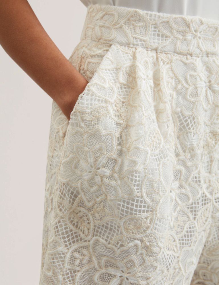 Ted Baker Bowia - Lace High Waisted Tailored Shorts Ženske Kratke Hlače Bijele | 503719-CAO