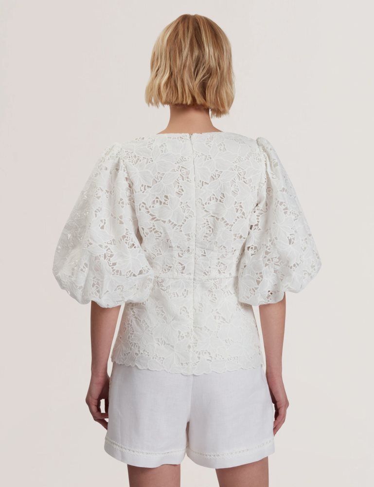 Ted Baker Ellari - Lace Puff Sleeve V-neck Peplum Top Ženske Majice Bijele | 328571-HWP